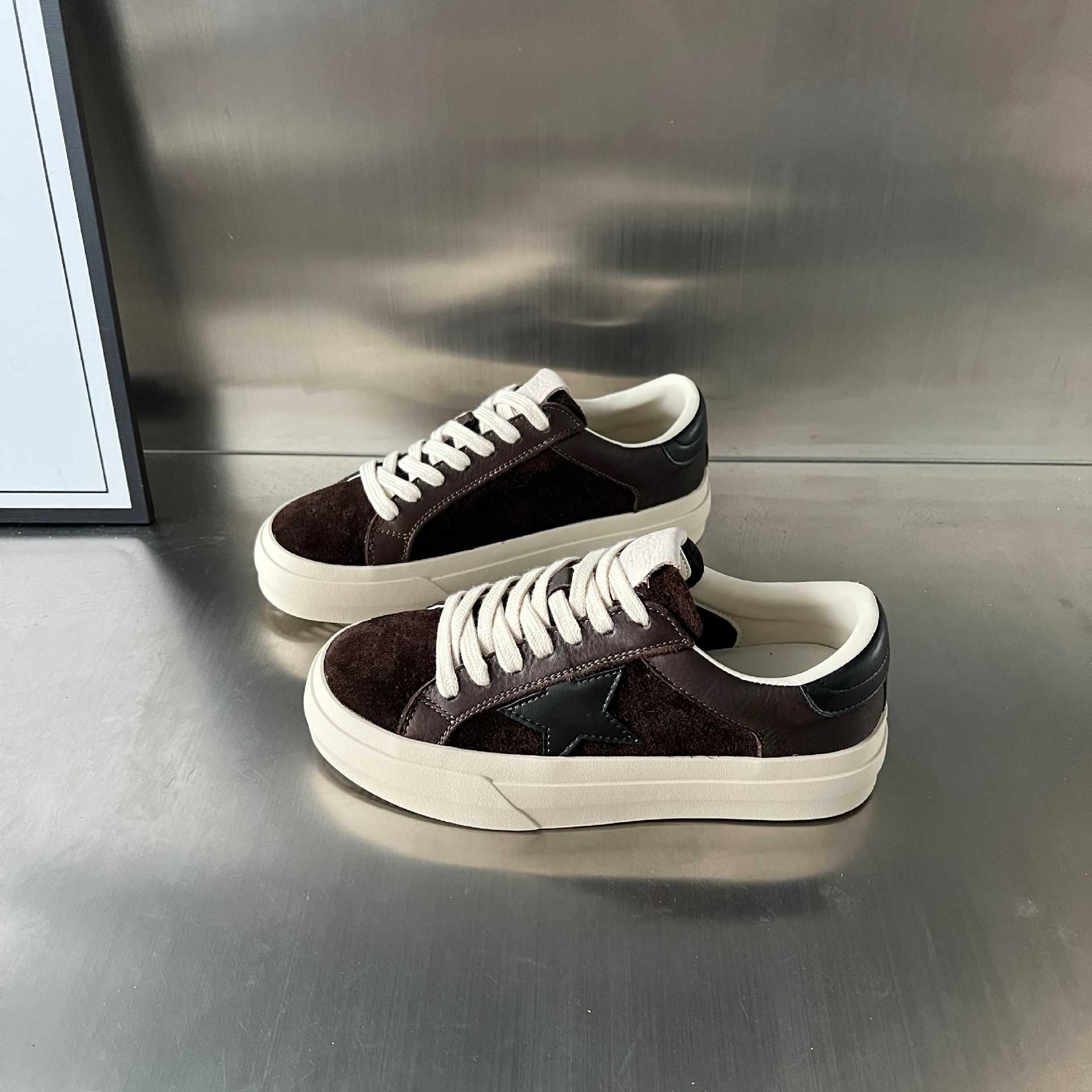 Damen Sportliche Sneaker aus veganem Wildleder mit atmungsaktiver Polsterung Heidi Mode - Image 6