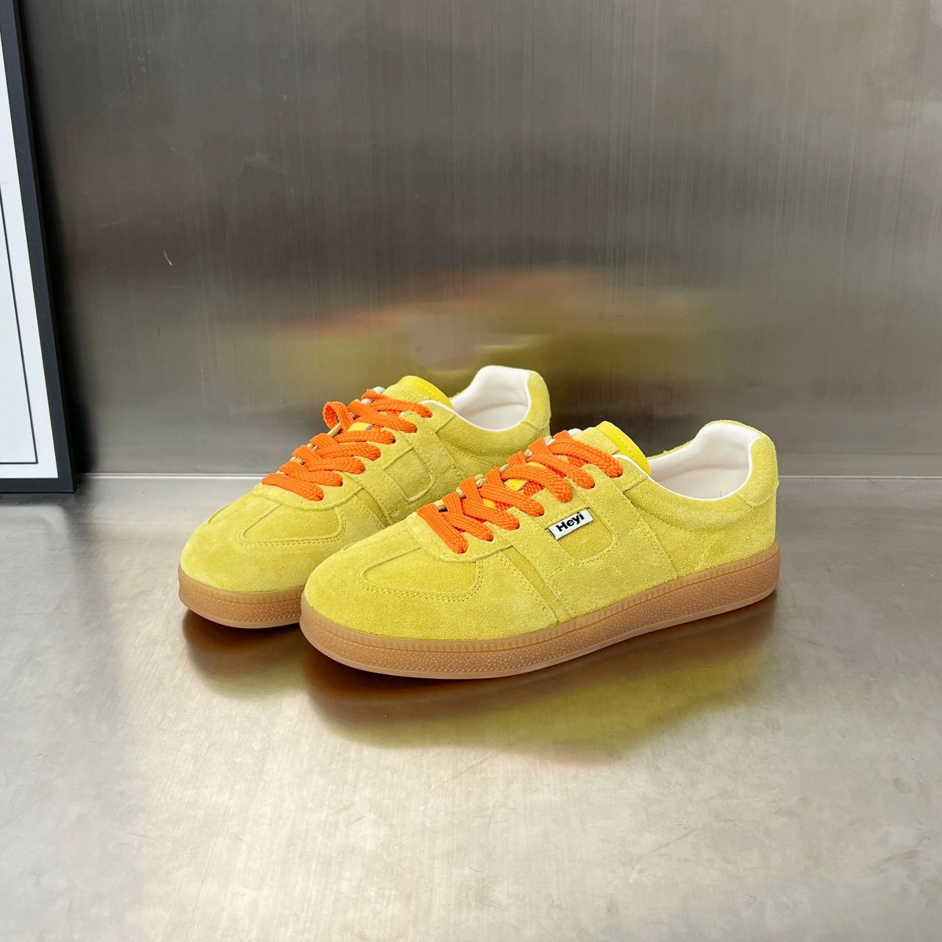 Damen Sportliche Sneaker aus weichem Wildleder mit modischem Schnürdesign Heidi Mode - Image 6