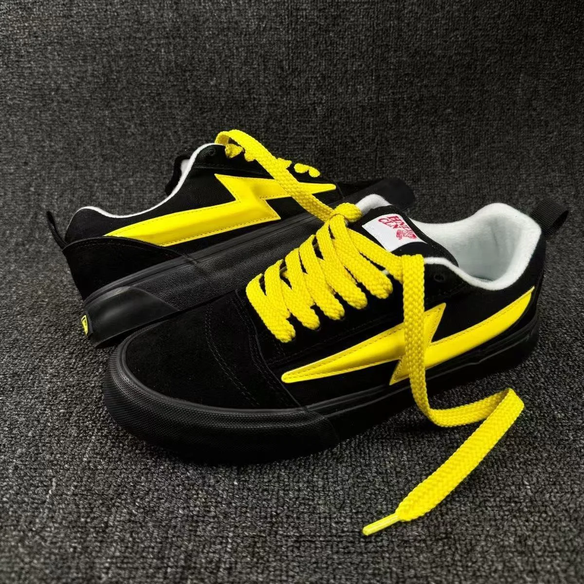 Damen Sportliche Sneaker im dynamischen Blitzdesign Heidi Mode - Image 3