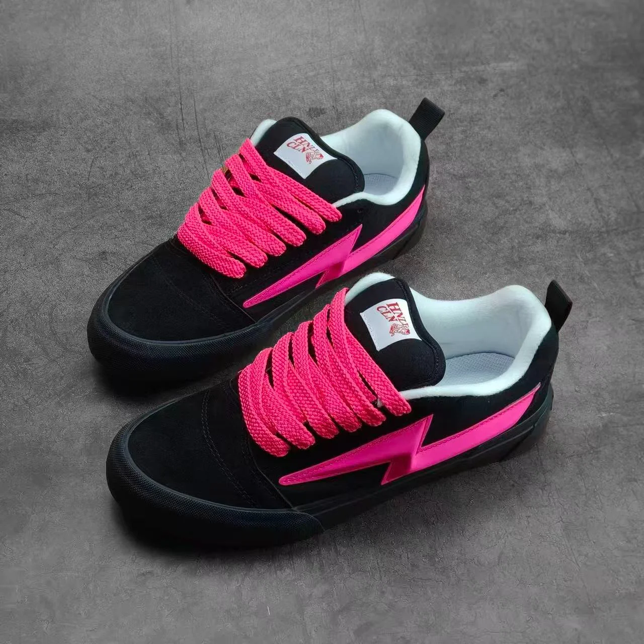 Damen Sportliche Sneaker im dynamischen Blitzdesign Heidi Mode - Image 7