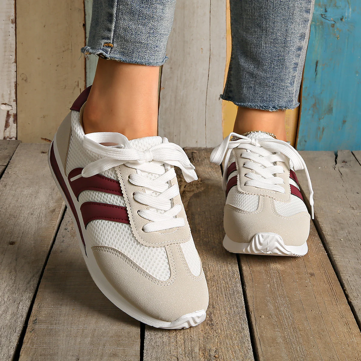 Damen Sportliche Sneaker mit atmungsaktiver Mesh-Konstruktion und modischen Akzenten Heidi Mode - Image 3