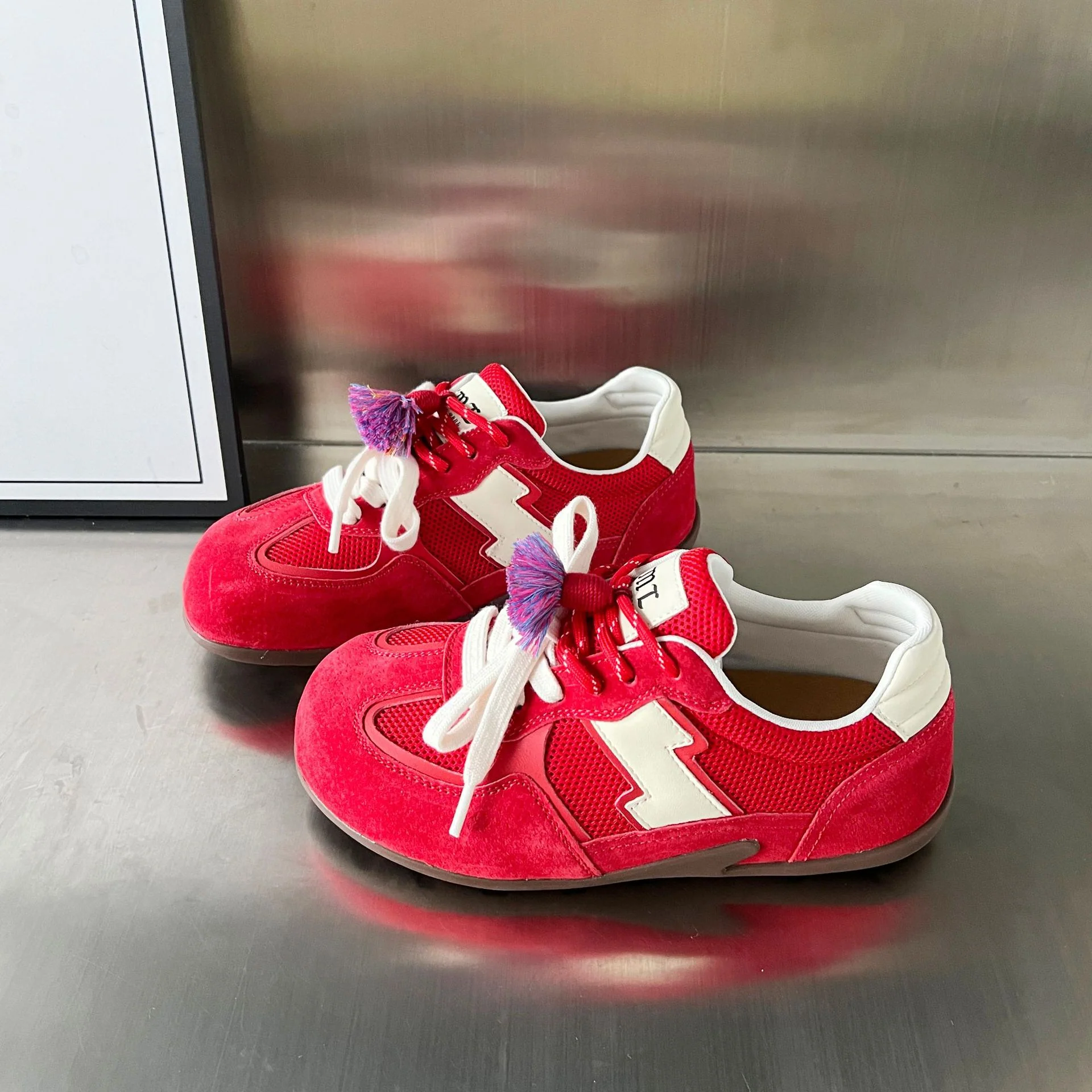 Damen Sportliche Sneaker mit atmungsaktiver Mesh-Oberfläche und buntem Quasten-Detail Heidi Mode - Image 8
