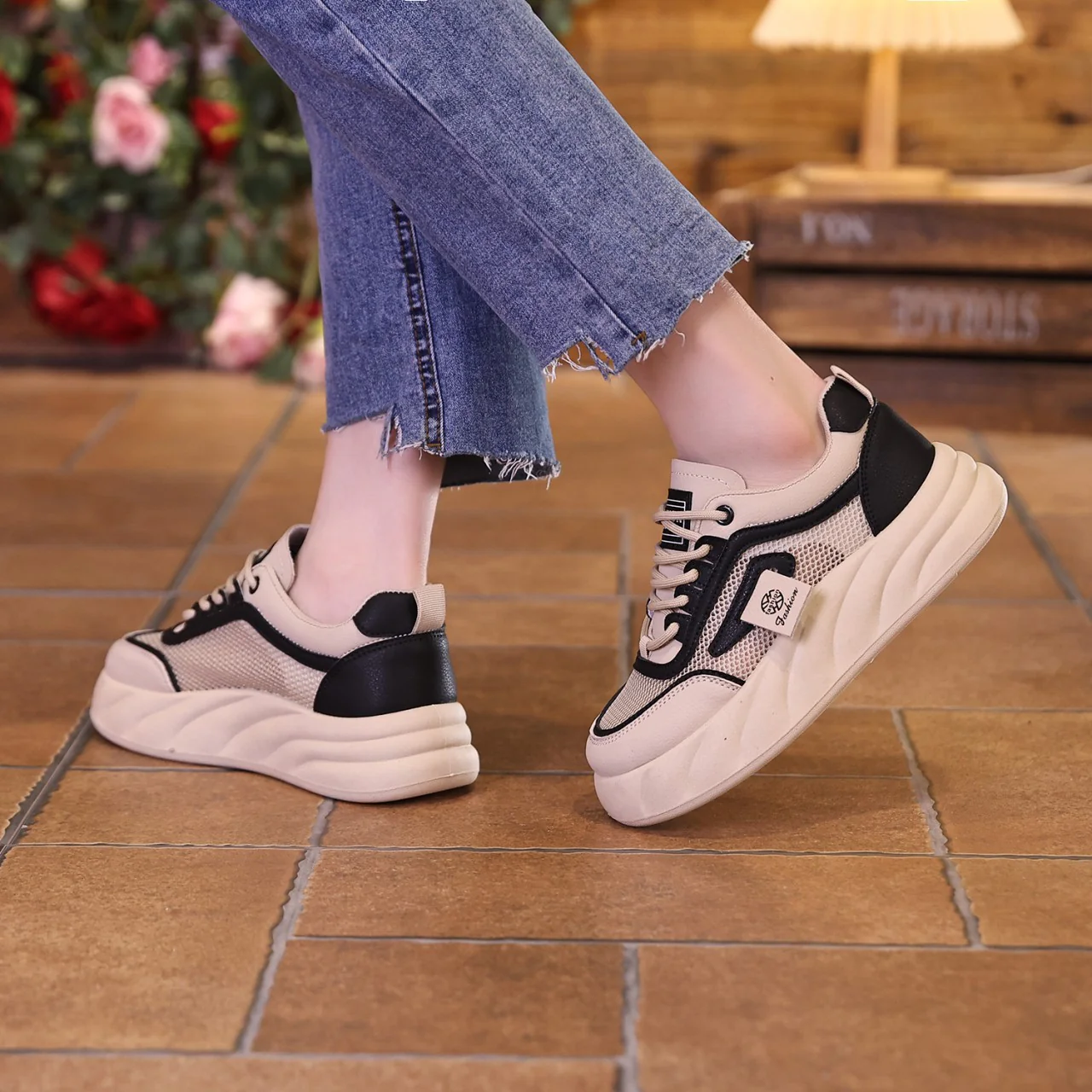 Damen Sportliche Sneaker mit atmungsaktiver Mesh-Oberfläche und dämpfender Sohle Heidi Mode - Image 4