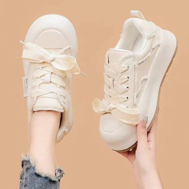 Damen Sportliche Sneaker mit atmungsaktiver Mesh-Oberfläche und innovativen Schnürdetails Heidi Mode - Image 2