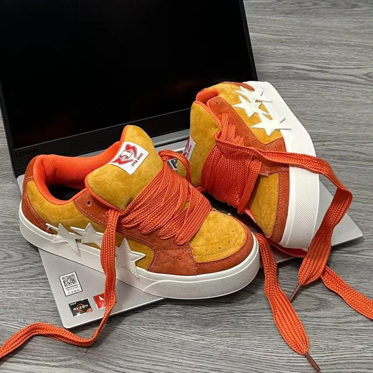Damen Sportliche Sneaker mit auffälligen Stern-Applikationen Heidi Mode - Image 5