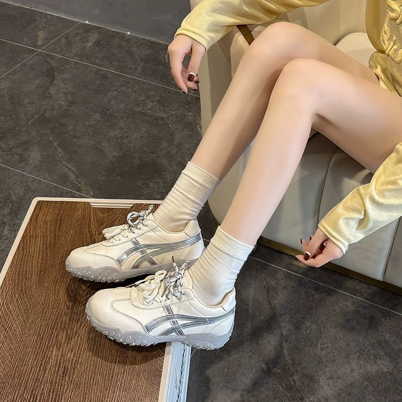 Damen Sportliche Sneaker mit bequemem Schnürsystem und robustem Profil Heidi Mode - Image 4