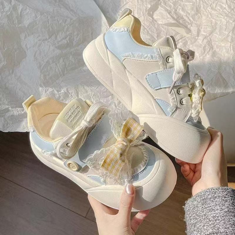 Damen Sportliche Sneaker mit einzigartigen Dekorationselementen Heidi Mode
