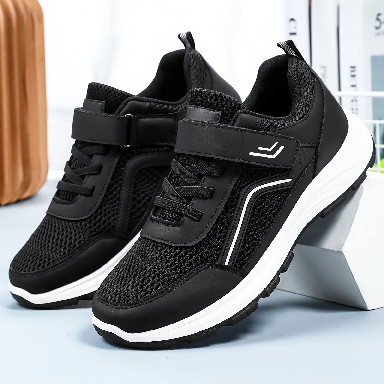 Damen Sportliche Sneaker mit elastischem Klettverschluss und atmungsaktivem Mesh-Obermaterial Heidi Mode - Image 2