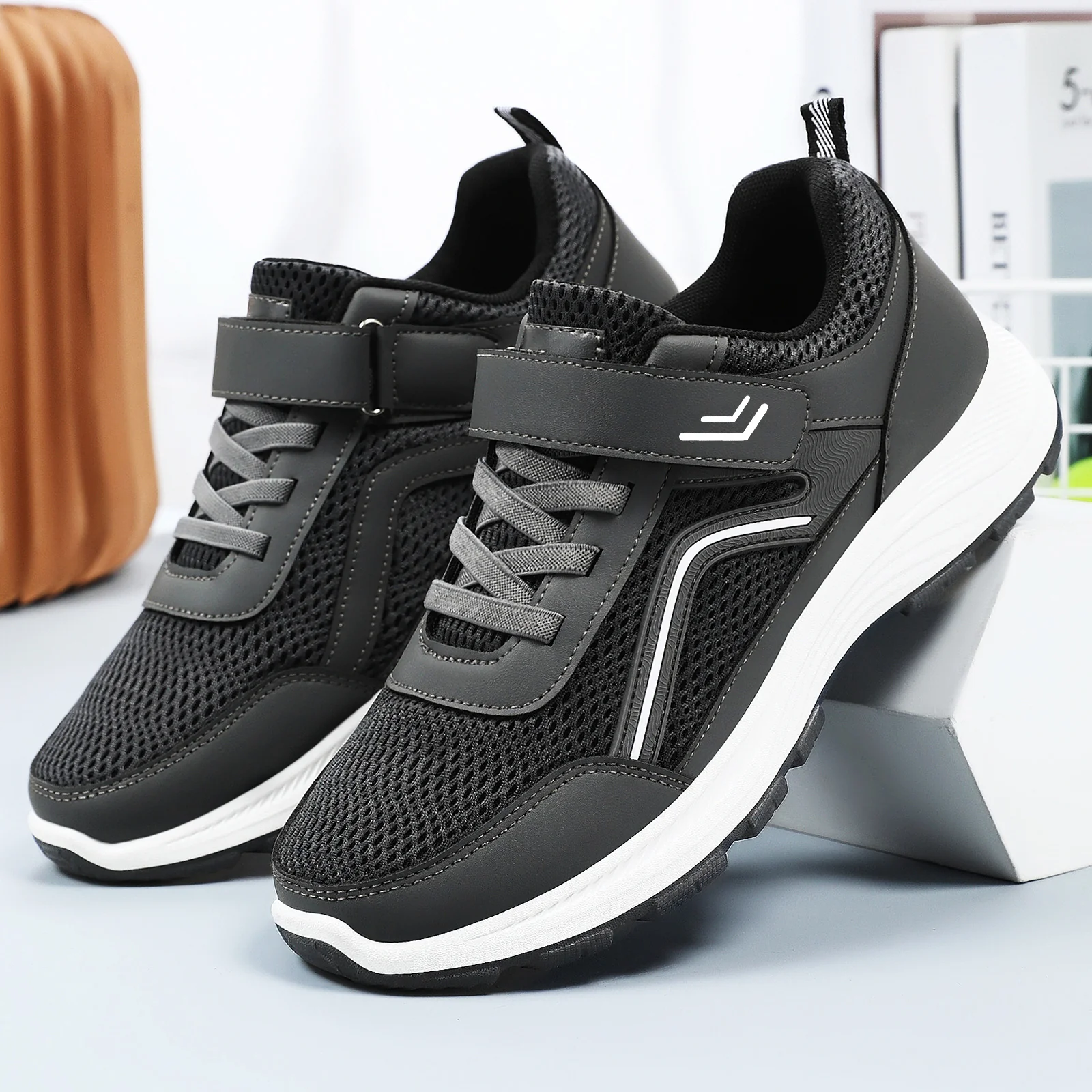 Damen Sportliche Sneaker mit elastischem Klettverschluss und atmungsaktivem Mesh-Obermaterial Heidi Mode - Image 3