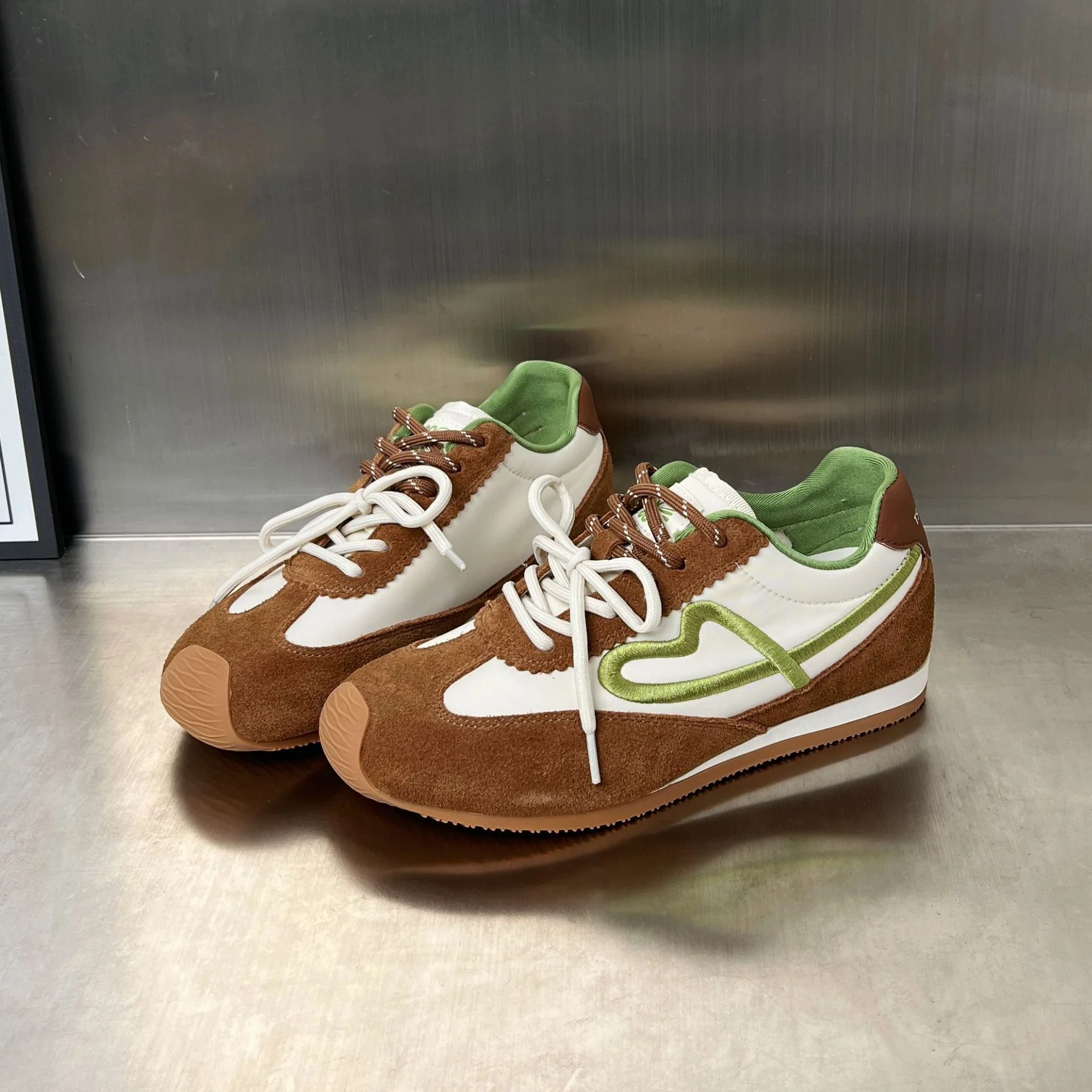 Damen sportliche Sneaker mit hochwertiger Verarbeitung und rutschfester Sohle Heidi Mode - Image 2