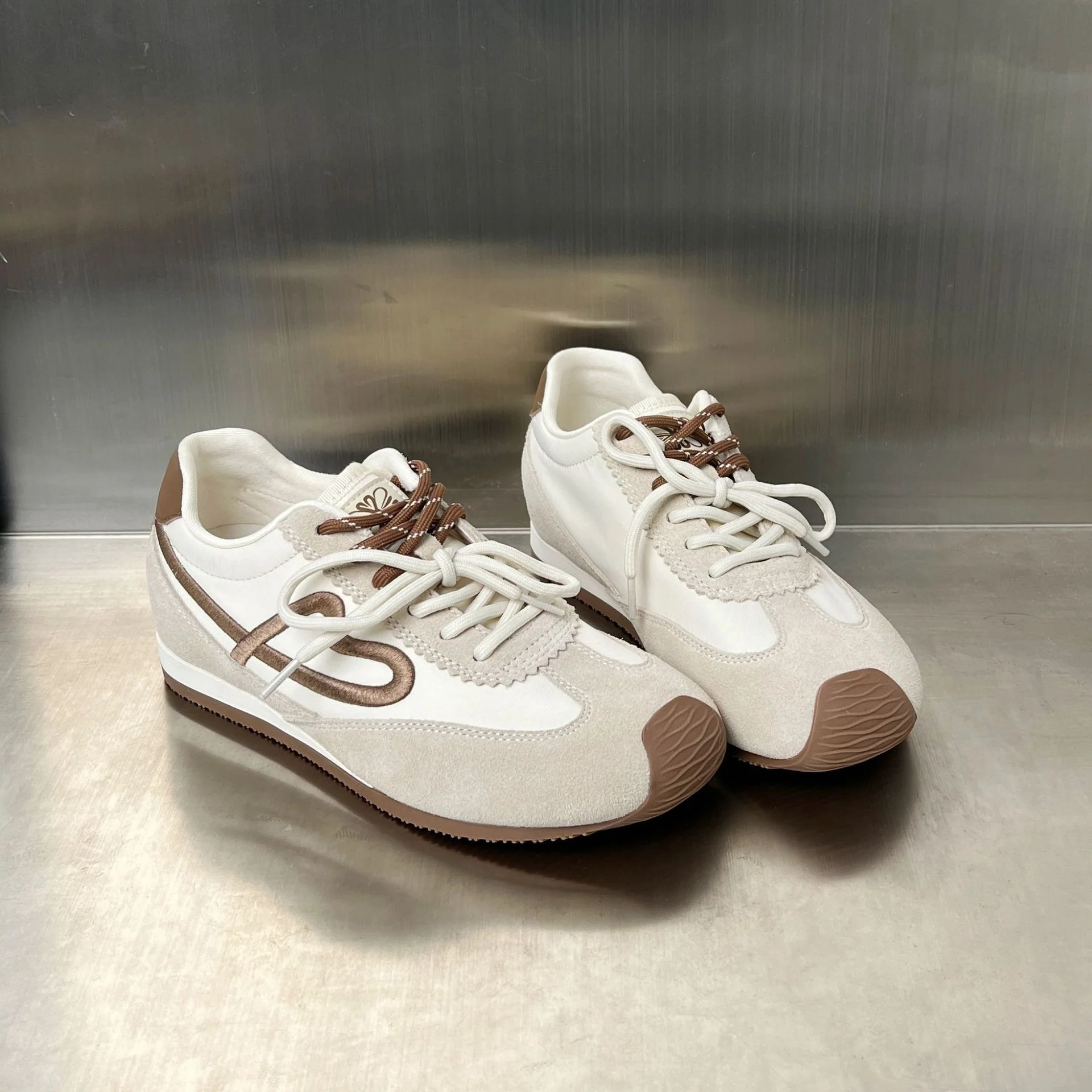 Damen sportliche Sneaker mit hochwertiger Verarbeitung und rutschfester Sohle Heidi Mode - Image 4