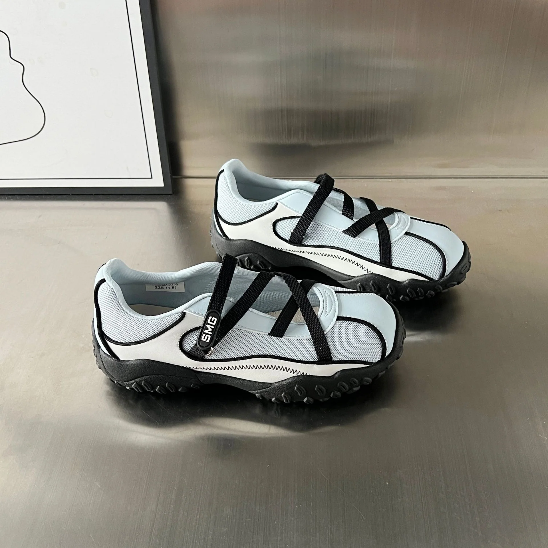 Damen Sportliche Sneaker mit innovativem Riemenverschluss und rutschfester Sohle Heidi Mode - Image 5