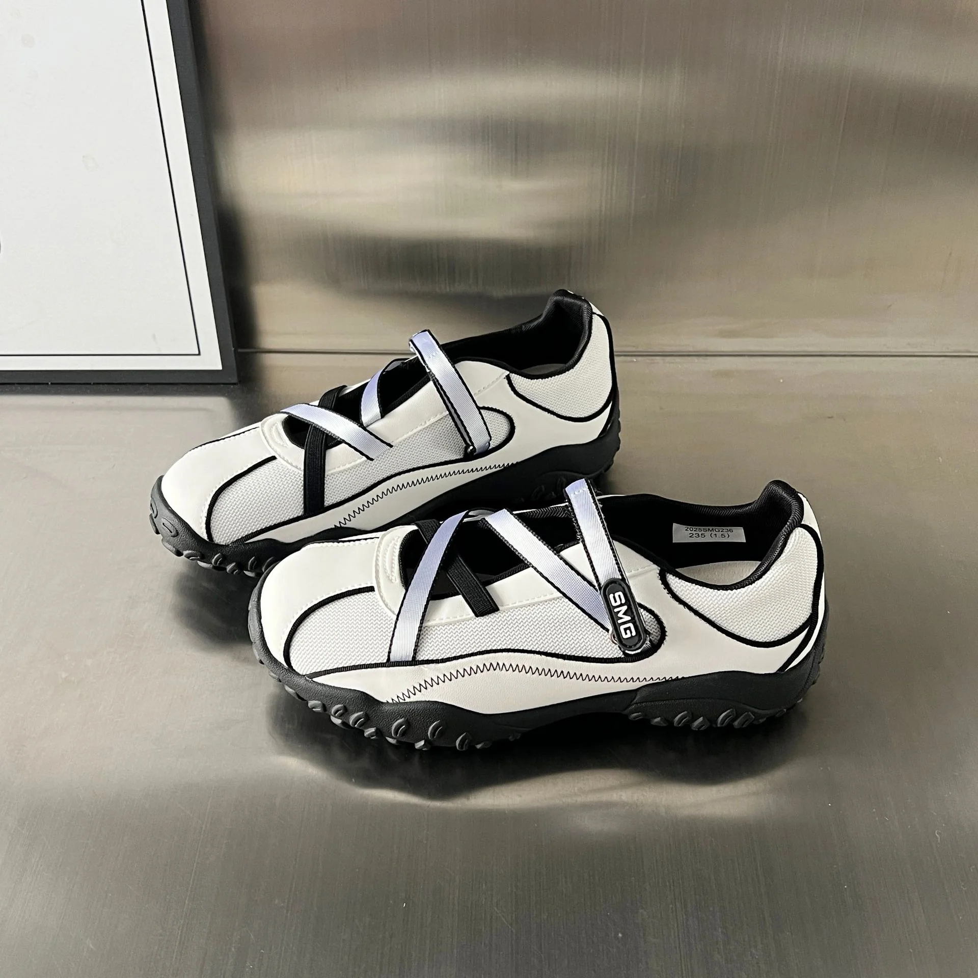 Damen Sportliche Sneaker mit innovativem Riemenverschluss und rutschfester Sohle Heidi Mode - Image 6