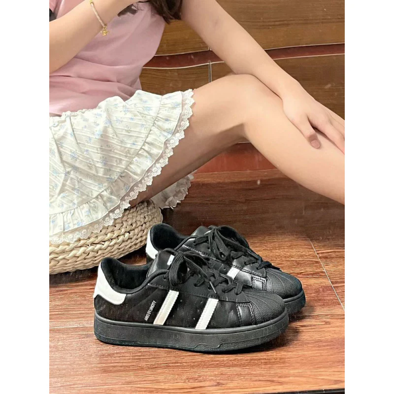 Damen Sportliche Sneaker mit klassischem Design und dämpfender Sohle Heidi Mode - Image 6