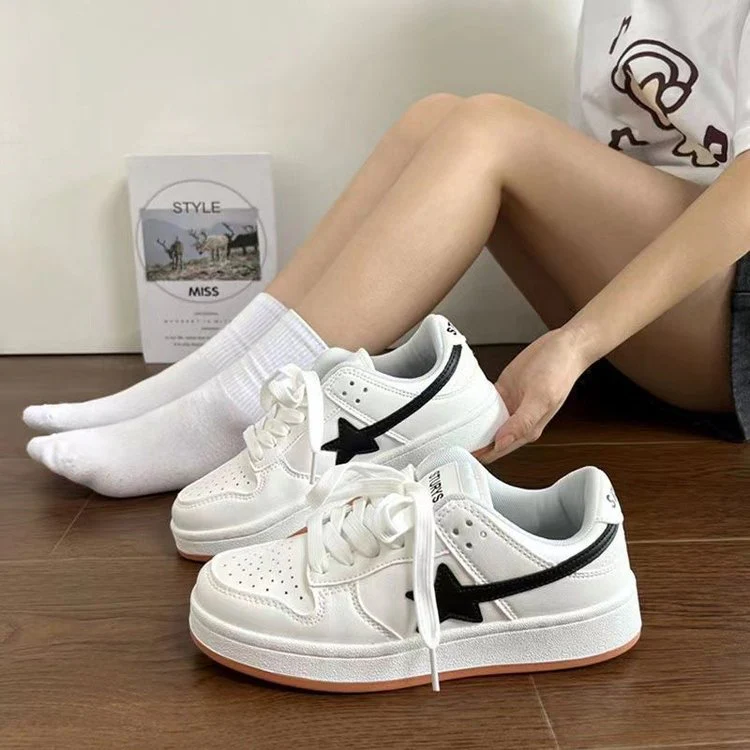 Damen Sportliche Sneaker mit modernem Design und atmungsaktiver Schwarz-Weiß-Kombination Heidi Mode