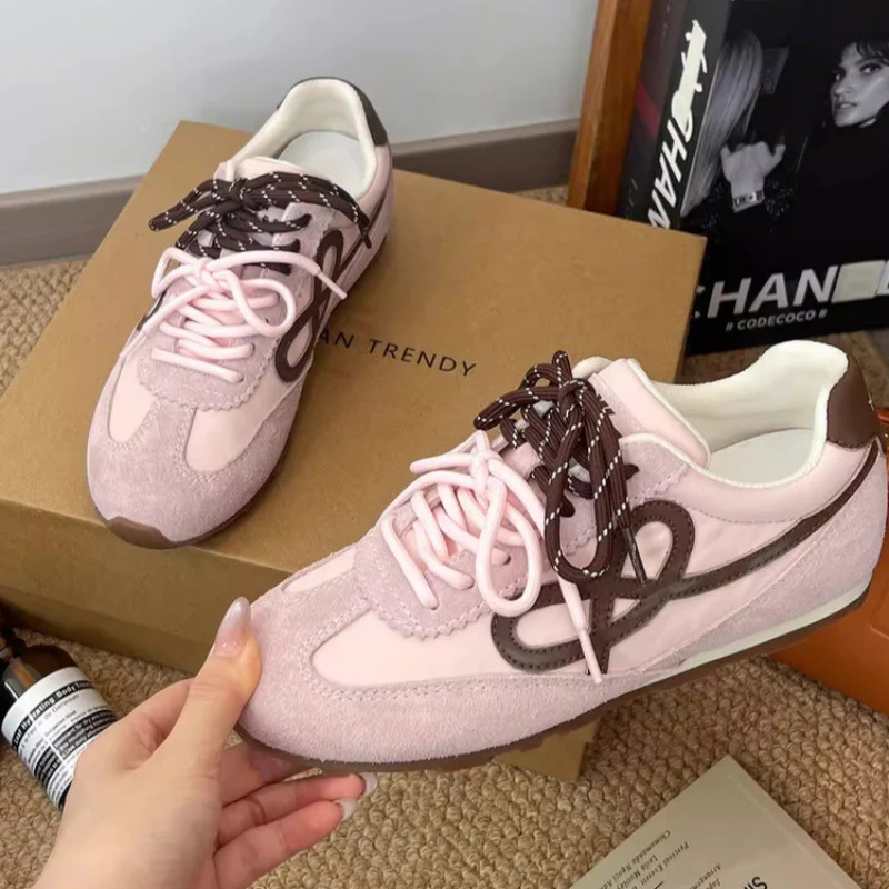 Damen Sportliche Sneaker mit modischem Obermaterial und besonderen Schnürdetails Heidi Mode - Image 7