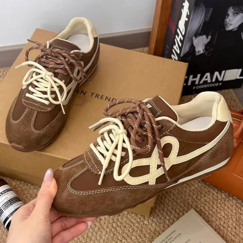 Damen Sportliche Sneaker mit modischem Obermaterial und besonderen Schnürdetails Heidi Mode - Image 8
