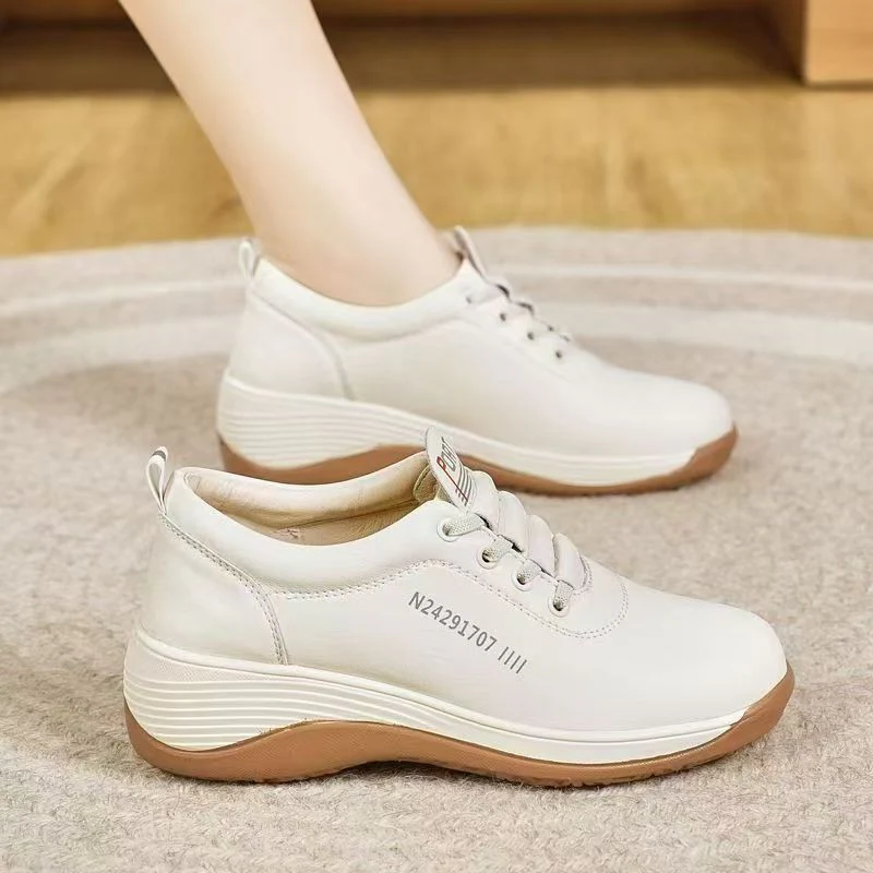 Damen Sportliche Sneaker mit modischem Schnürdesign und rutschfester Sohle Heidi Mode - Image 2