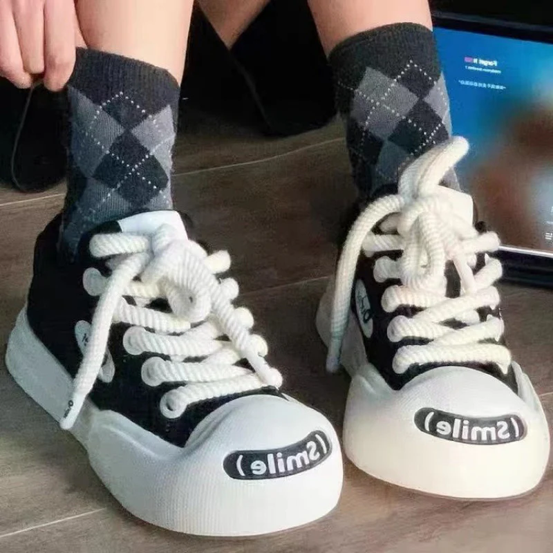 Damen Sportliche Sneaker mit modischem Textilobermaterial und klassischem Schnürsystem Heidi Mode - Image 7