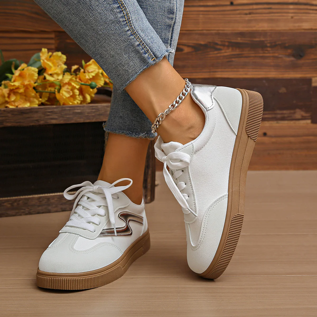 Damen Sportliche Sneaker mit robustem Sohlenprofil und modischen Details Heidi Mode - Image 2