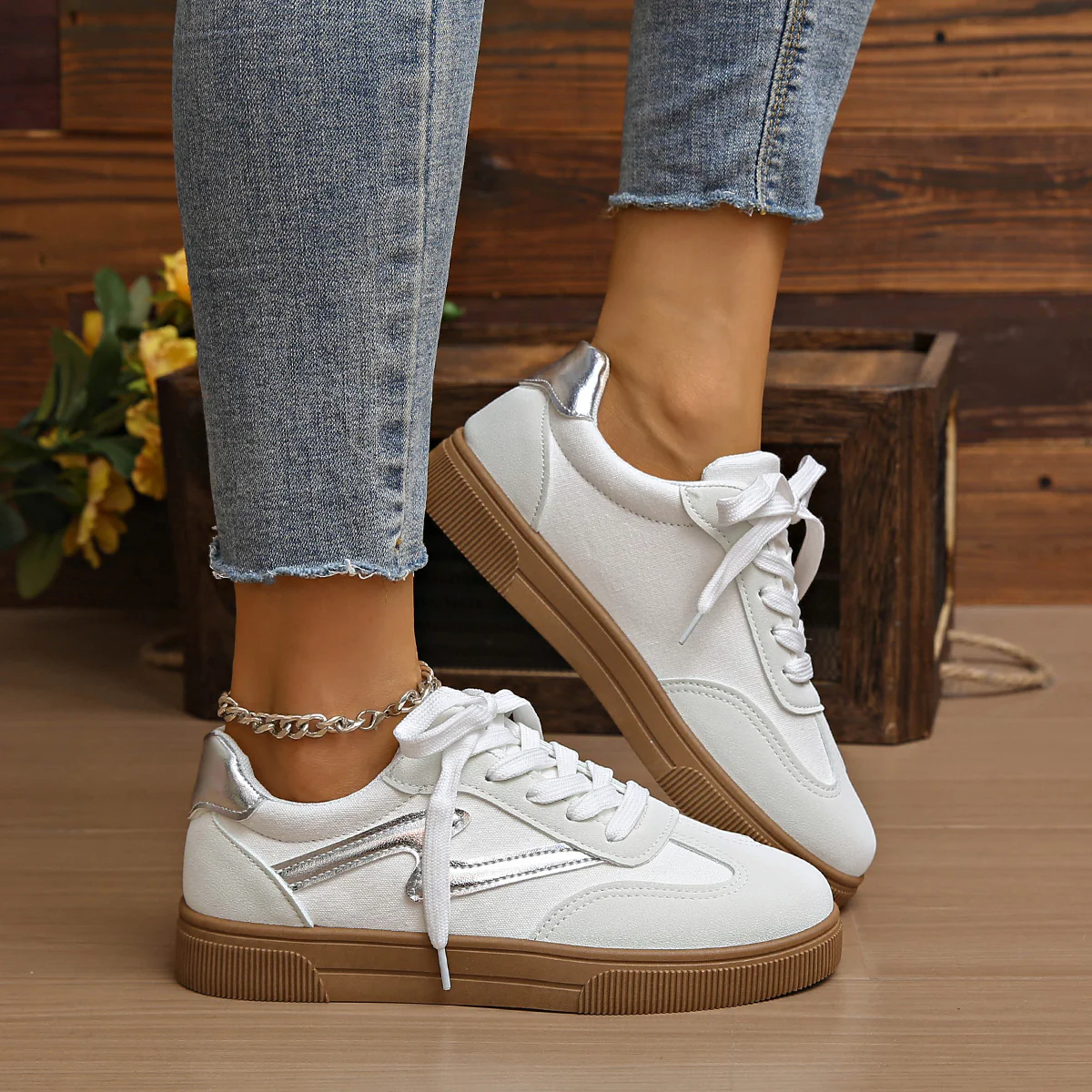 Damen Sportliche Sneaker mit robustem Sohlenprofil und modischen Details Heidi Mode - Image 3