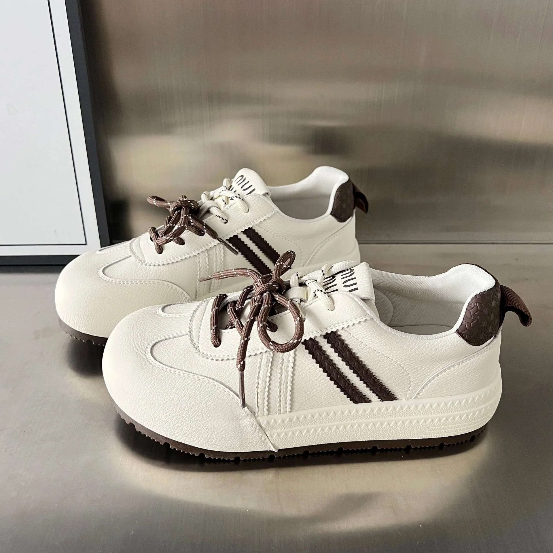 Damen Sportliche Sneaker mit stylischem Design und atmungsaktiver Oberfläche Heidi Mode - Image 2