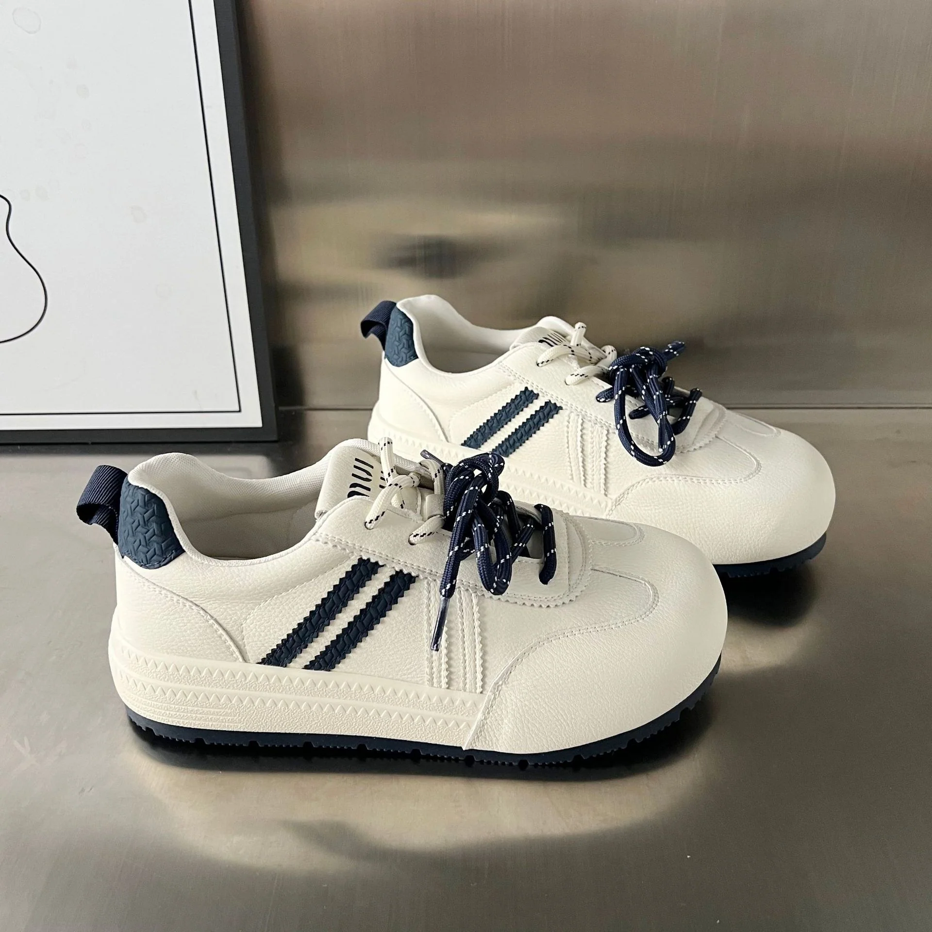 Damen Sportliche Sneaker mit stylischem Design und atmungsaktiver Oberfläche Heidi Mode - Image 5