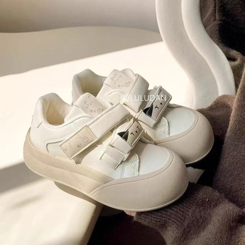 Damen Sportliche Sneaker mit verstellbarem Klettverschluss und bequemer Polsterung Heidi Mode - Image 2