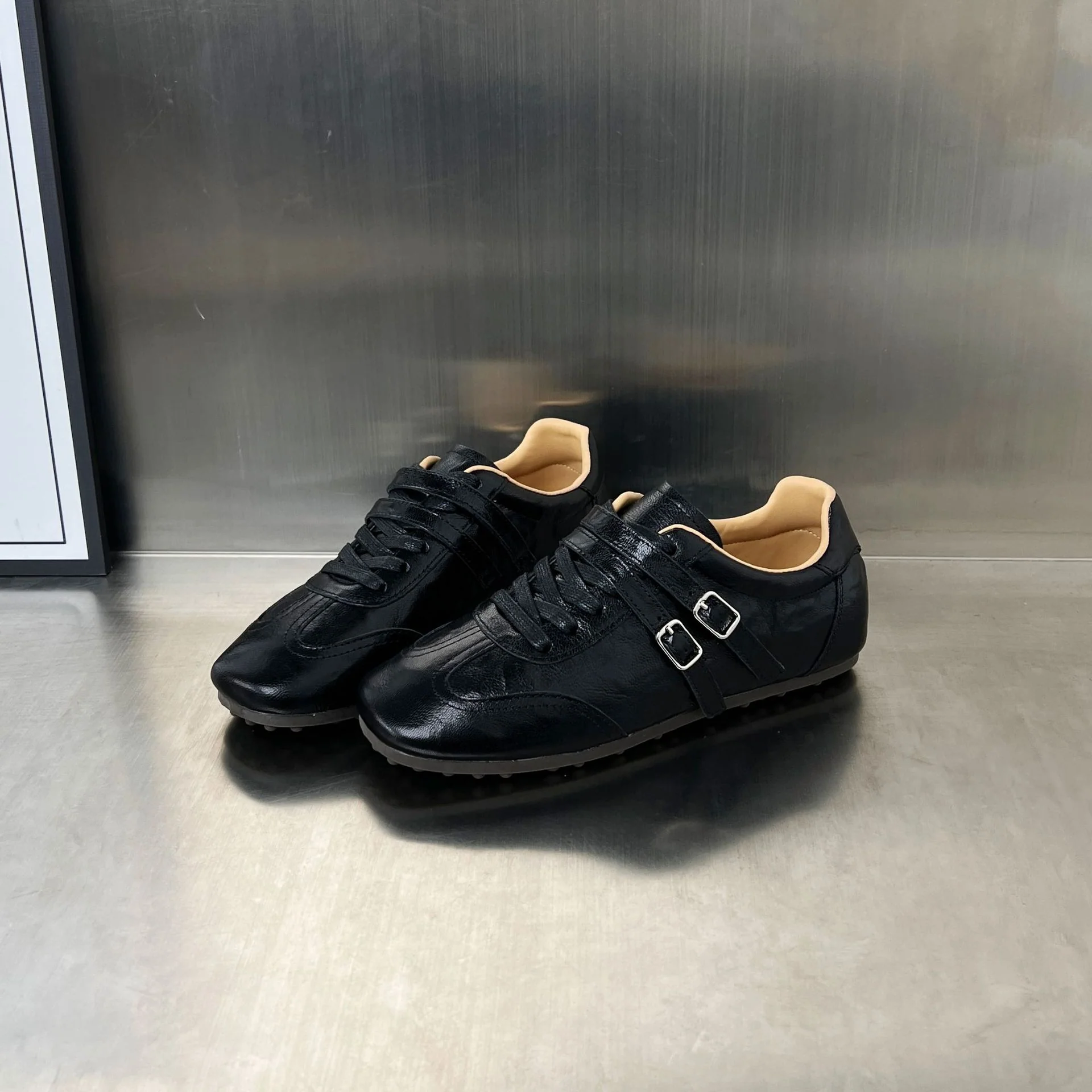 Damen Sportliche Sneaker mit verstellbaren Riemen und bequemer Sohle Heidi Mode - Image 8