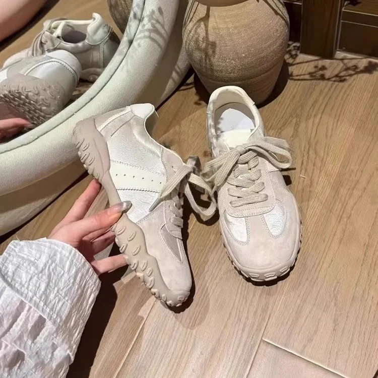 Damen Sportliche Sneakers aus hochwertigem Wildleder mit robustem Sohlenprofil Heidi Mode