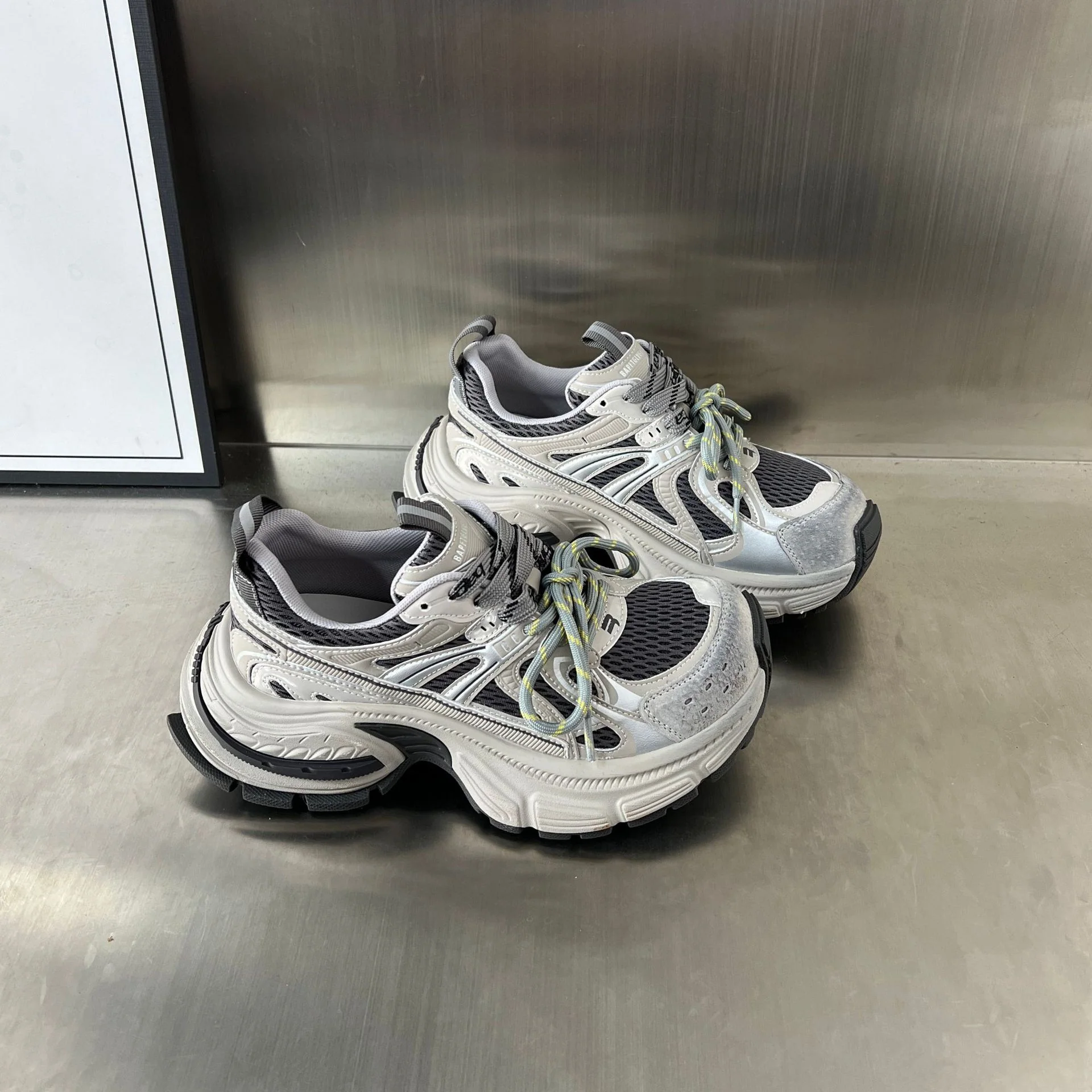 Damen Sportliche Sneakers mit atmungsaktivem Mesh-Einsatz und dämpfendem Komfort Heidi Mode - Image 10