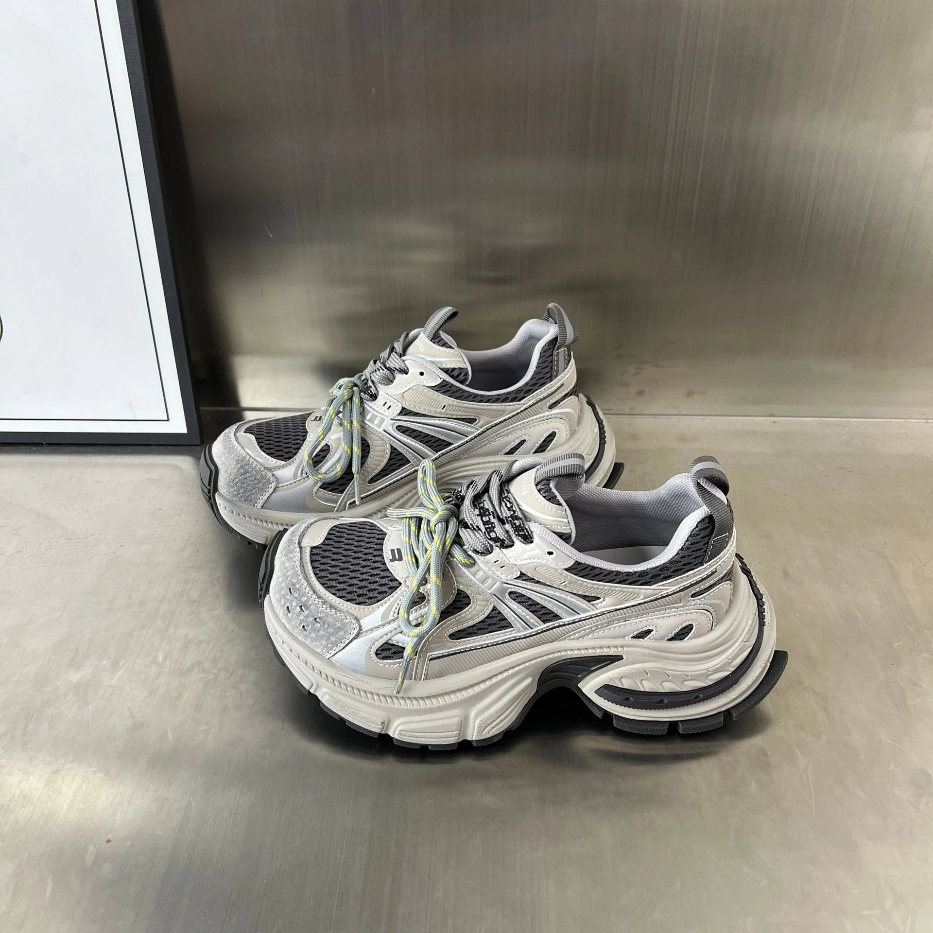 Damen Sportliche Sneakers mit atmungsaktivem Mesh-Einsatz und dämpfendem Komfort Heidi Mode - Image 2