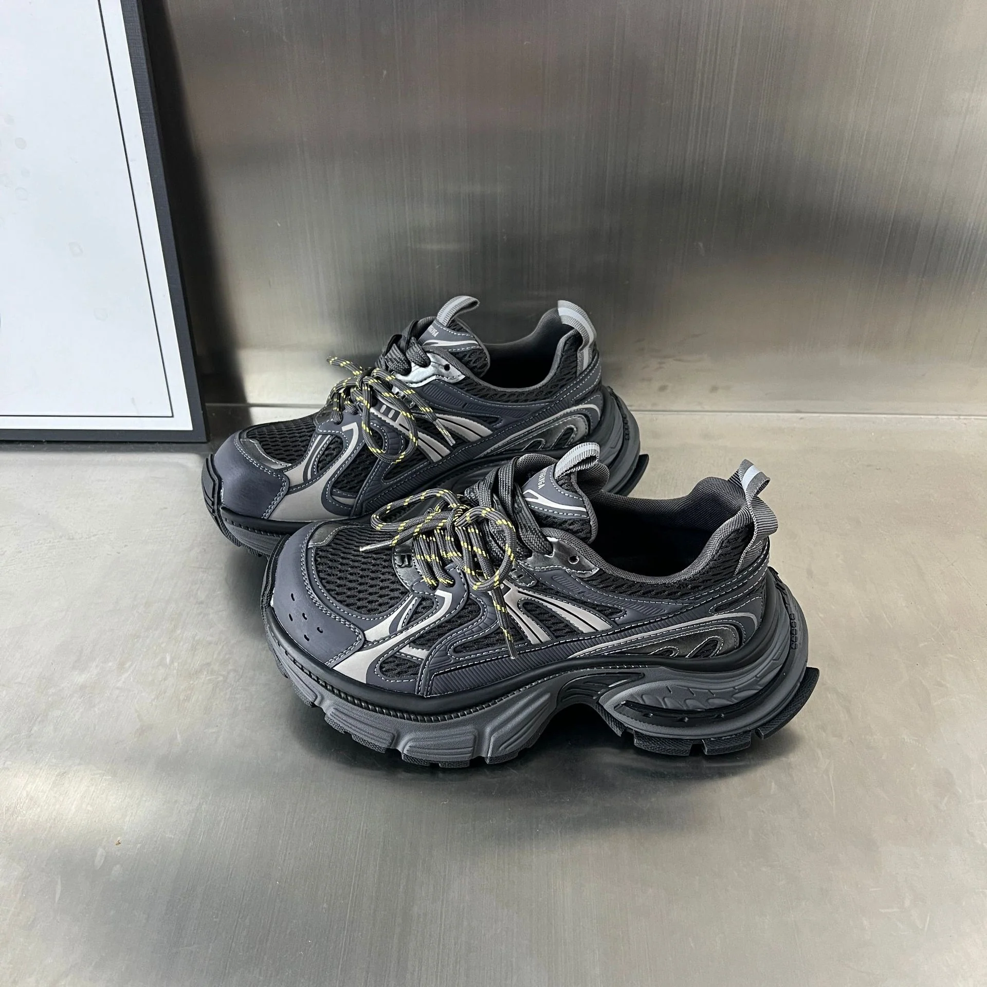 Damen Sportliche Sneakers mit atmungsaktivem Mesh-Einsatz und dämpfendem Komfort Heidi Mode - Image 4