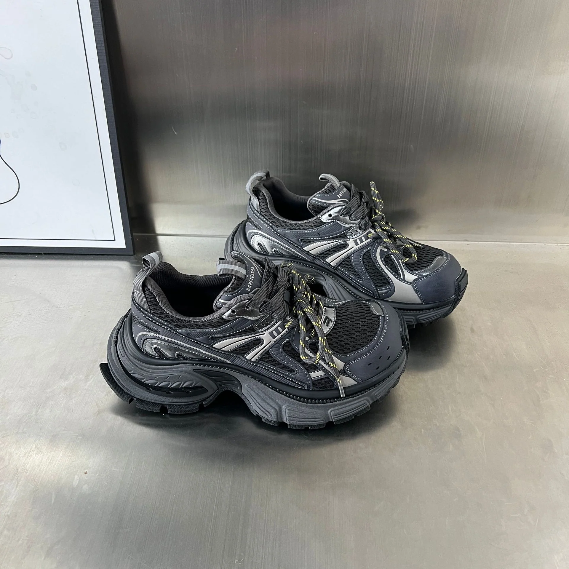Damen Sportliche Sneakers mit atmungsaktivem Mesh-Einsatz und dämpfendem Komfort Heidi Mode - Image 8