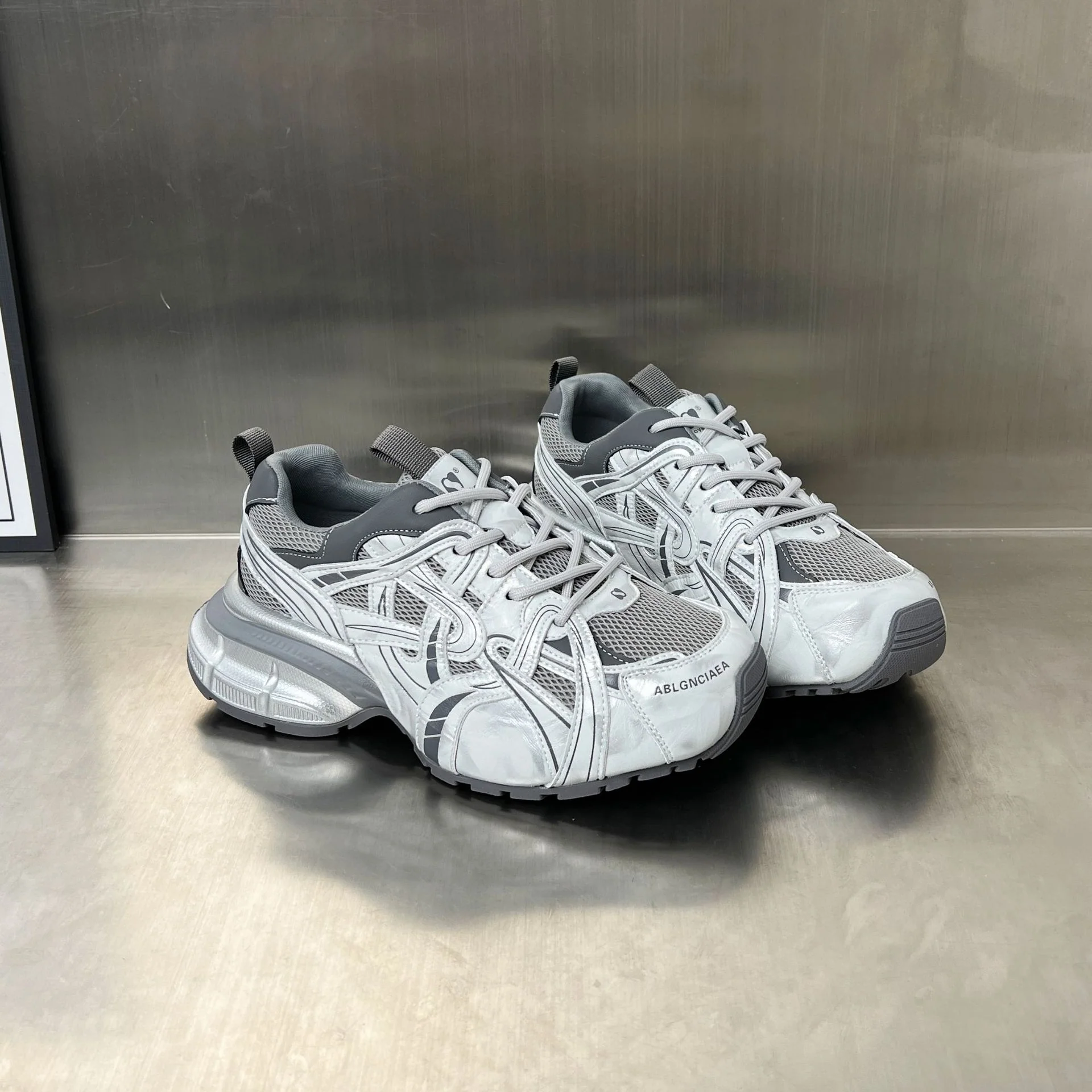Damen Sportliche Sneakers mit atmungsaktivem Mesh-Obermaterial und innovativem Dämpfungssystem Heidi Mode - Image 4
