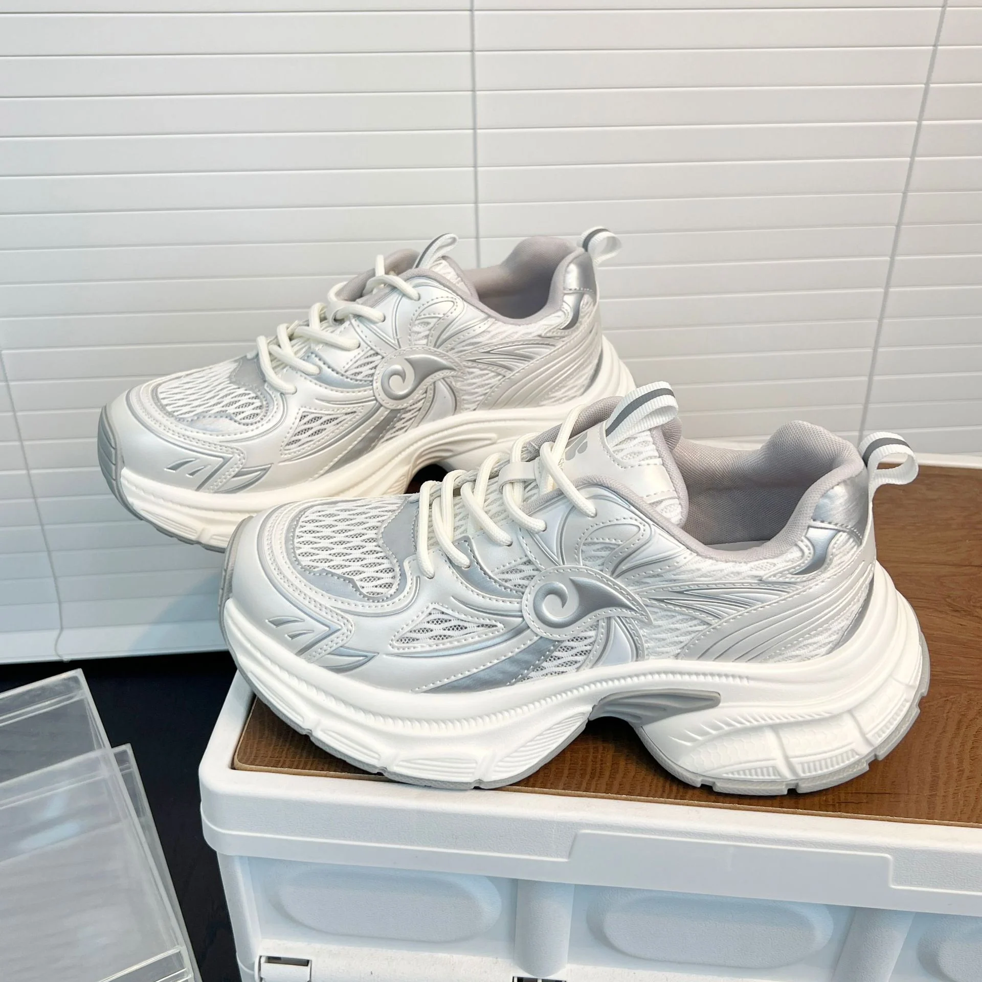 Damen Sportliche Sneakers mit atmungsaktivem Mesh und dämpfendem Design Heidi Mode - Image 6