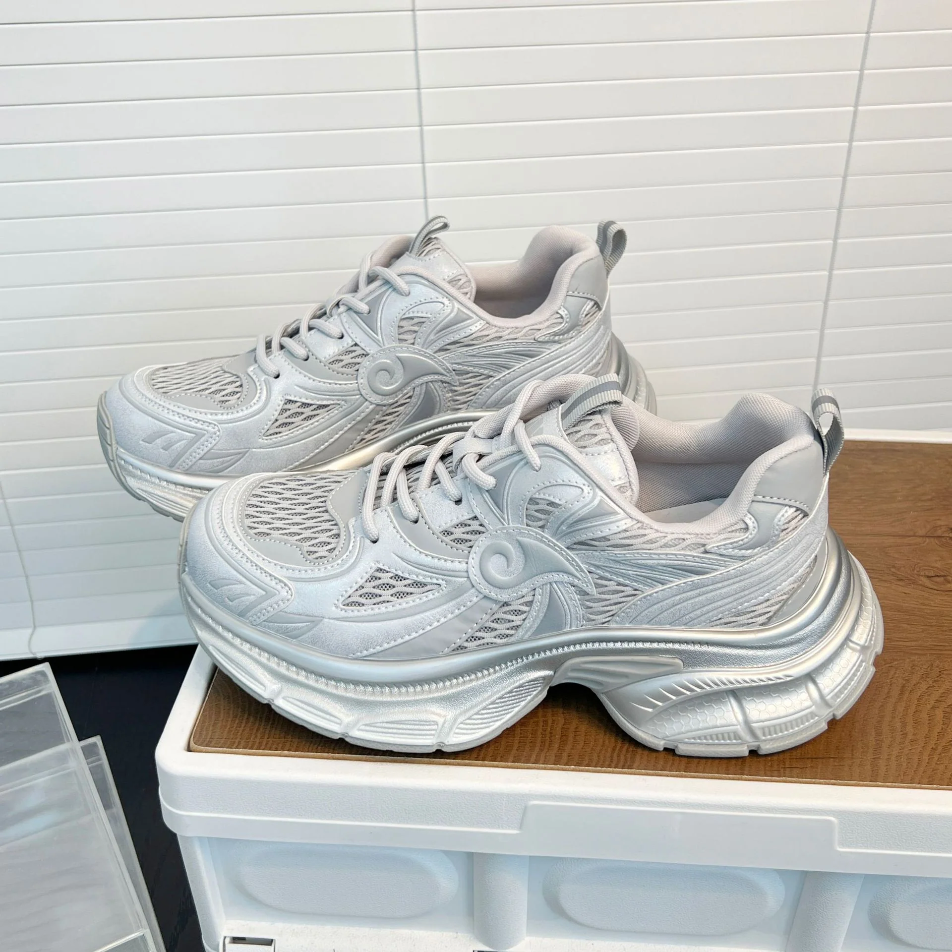 Damen Sportliche Sneakers mit atmungsaktivem Mesh und dämpfendem Design Heidi Mode - Image 7