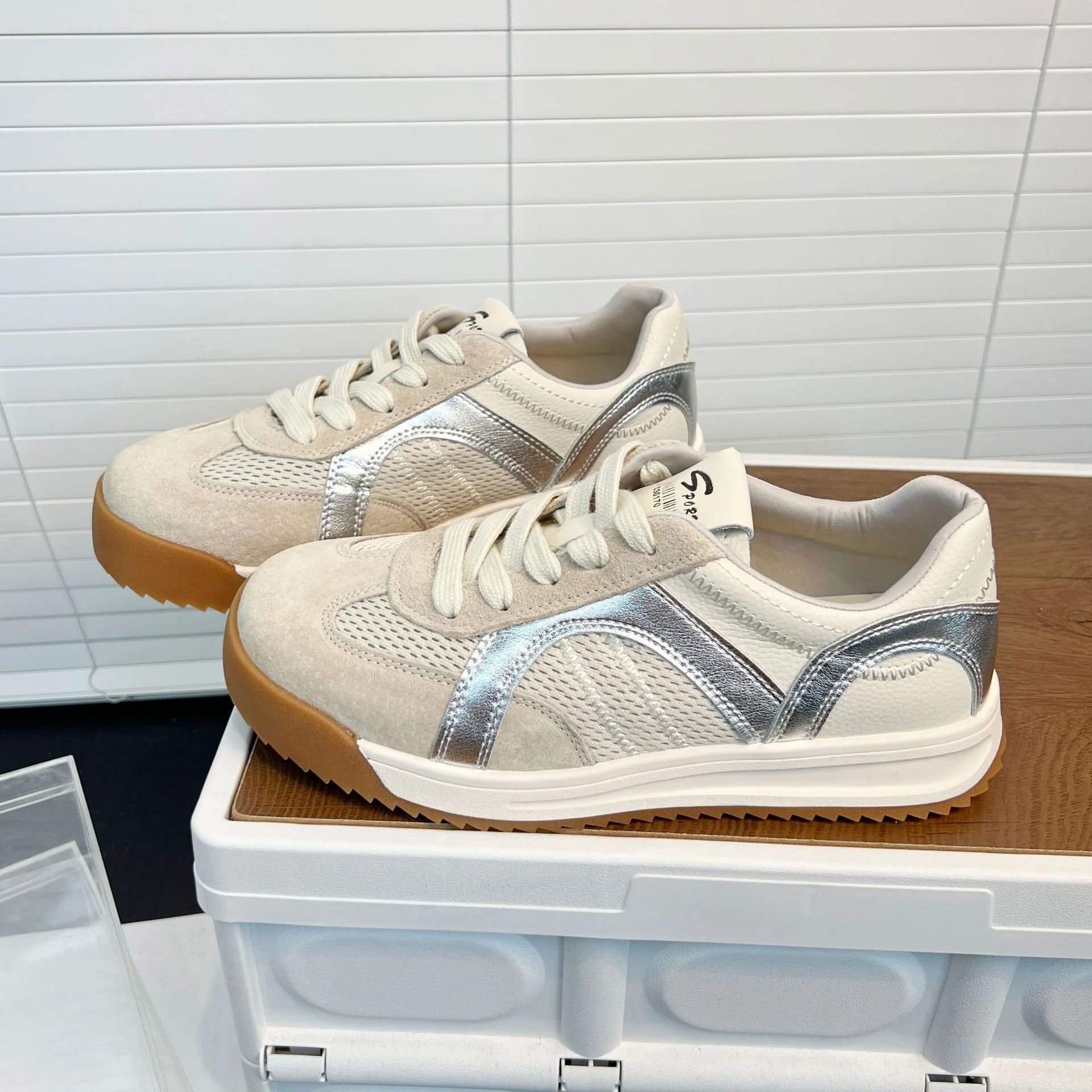 Damen Sportliche Sneakers mit atmungsaktivem Mesh und robustem Veloursleder Heidi Mode - Image 2