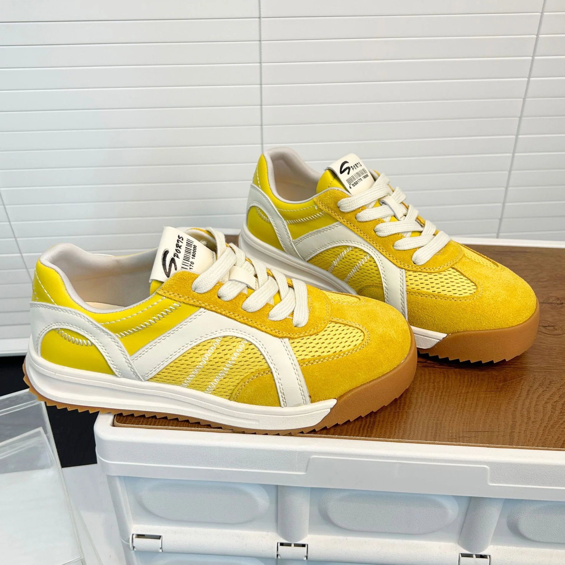 Damen Sportliche Sneakers mit atmungsaktivem Mesh und robustem Veloursleder Heidi Mode - Image 4