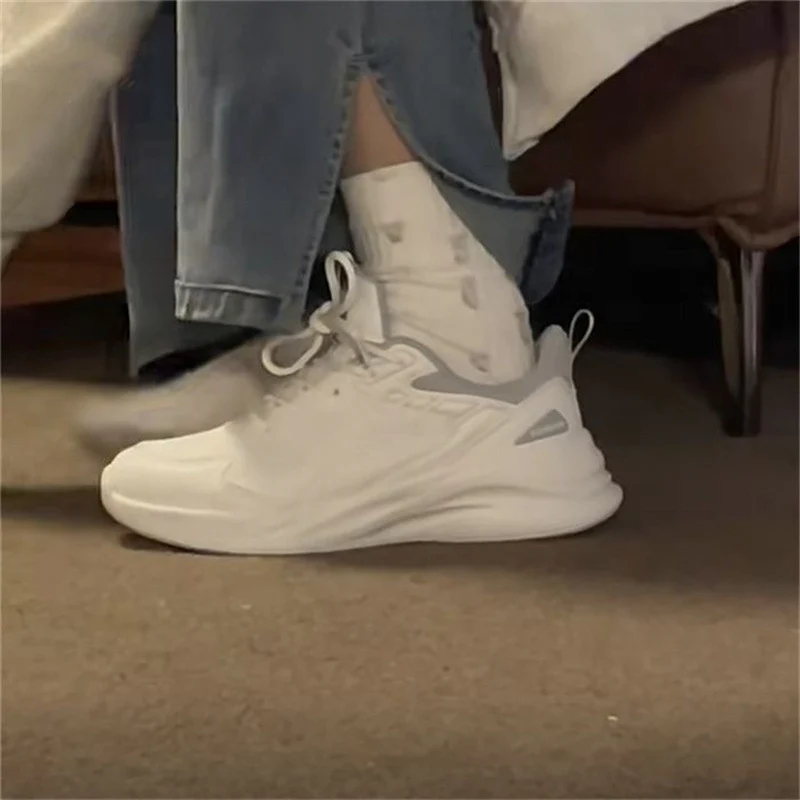 Damen Sportliche Sneakers mit atmungsaktivem Obermaterial und gepolsterter Dämpfung Heidi Mode - Image 4