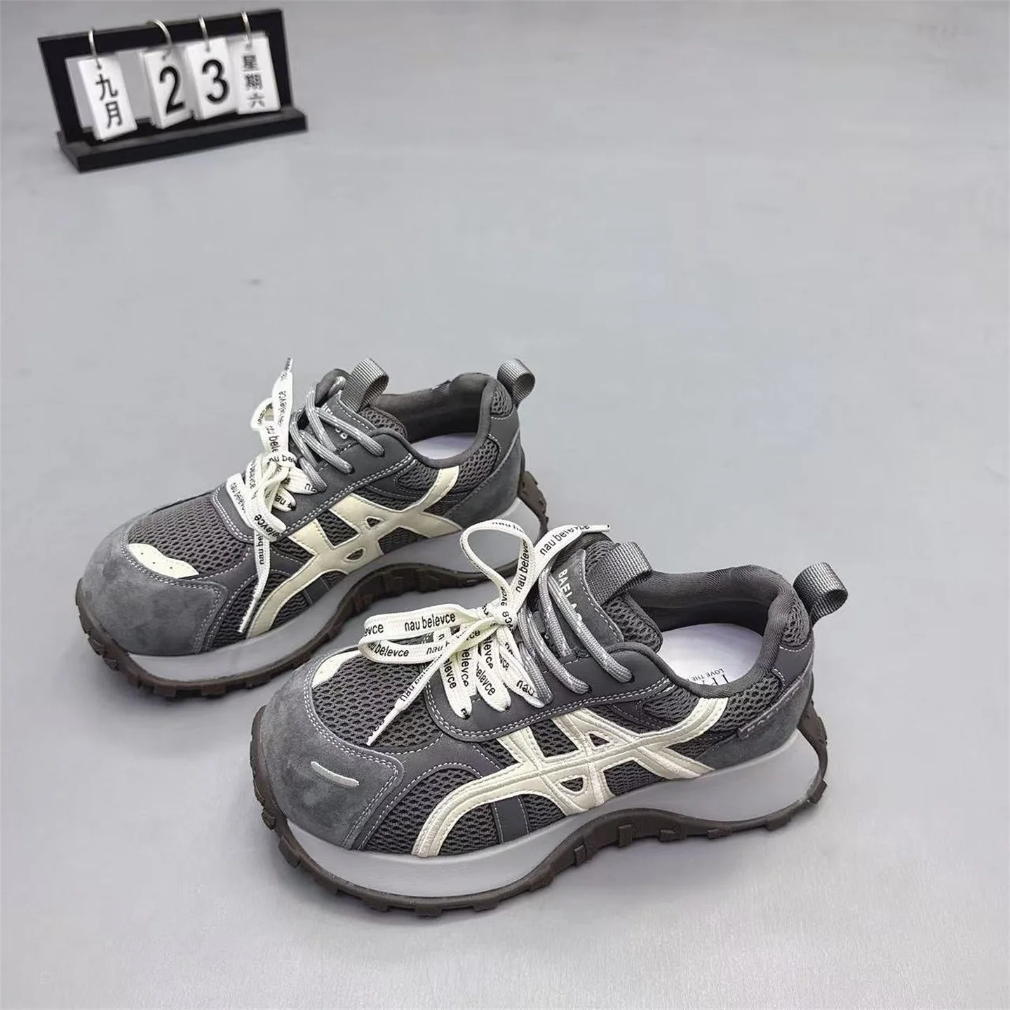 Damen Sportliche Sneakers mit atmungsaktivem Obermaterial und robustem Profil Heidi Mode - Image 9