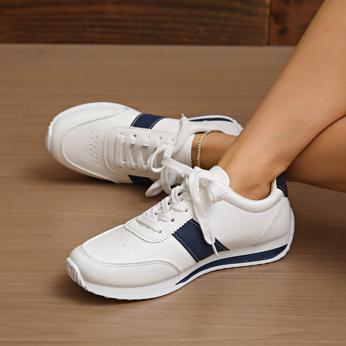 Damen Sportliche Sneakers mit atmungsaktiver Konstruktion Heidi Mode - Image 4