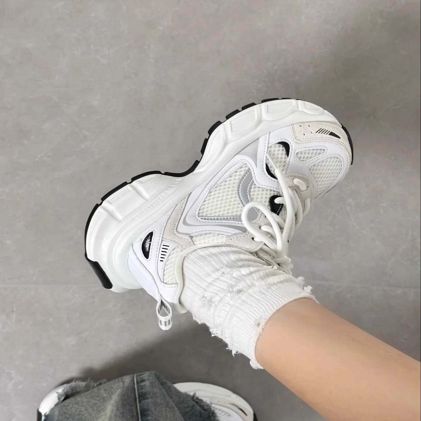 Damen Sportliche Sneakers mit atmungsaktiver Mesh-Oberfläche und dämpfender Sohle Heidi Mode - Image 3