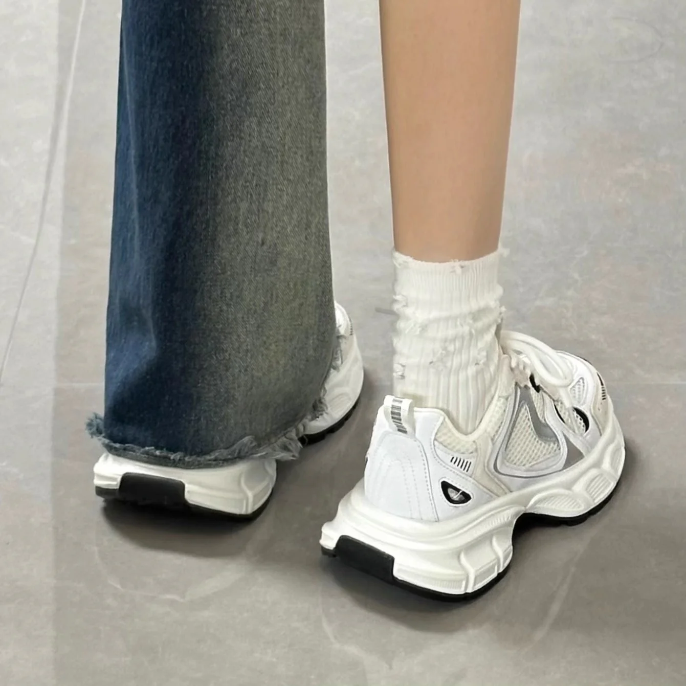 Damen Sportliche Sneakers mit atmungsaktiver Mesh-Oberfläche und dämpfender Sohle Heidi Mode - Image 4