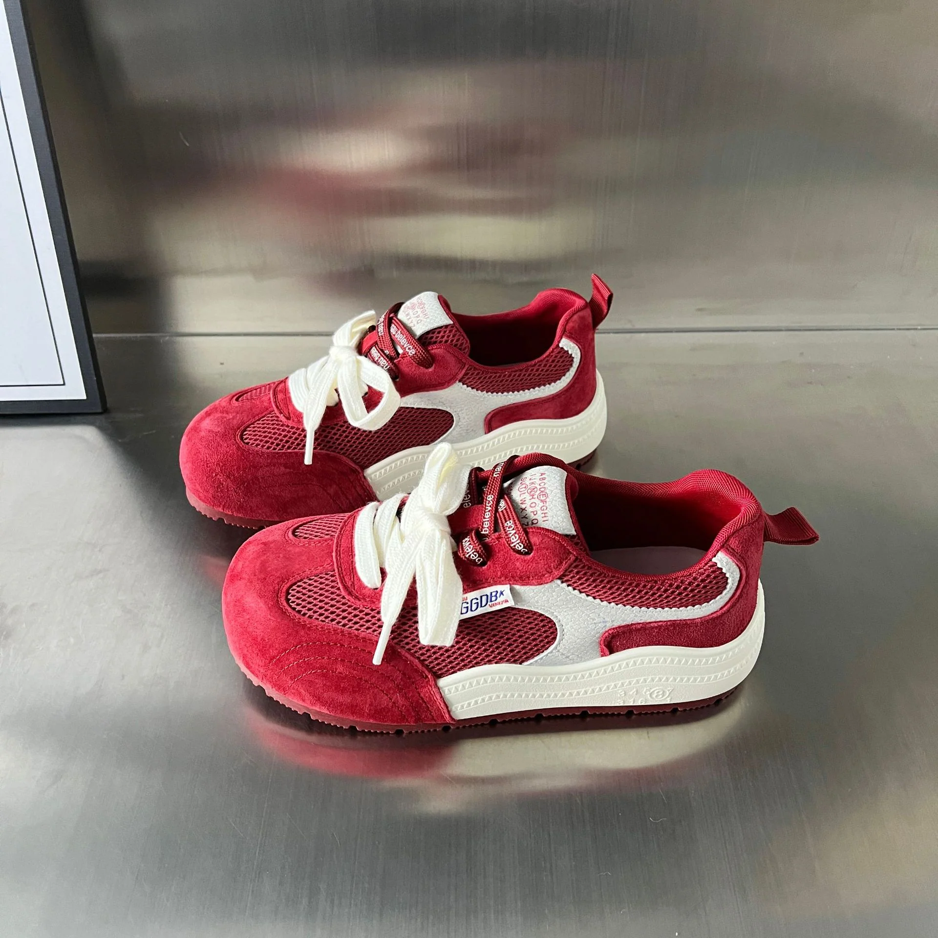 Damen Sportliche Sneakers mit atmungsaktiver Mesh-Oberfläche und eleganter Wildleder-Applikation Heidi Mode - Image 2