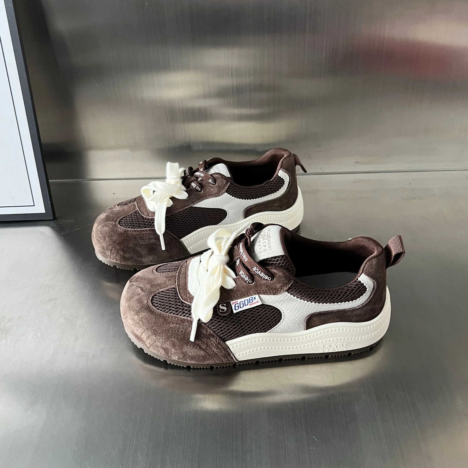 Damen Sportliche Sneakers mit atmungsaktiver Mesh-Oberfläche und eleganter Wildleder-Applikation Heidi Mode - Image 7