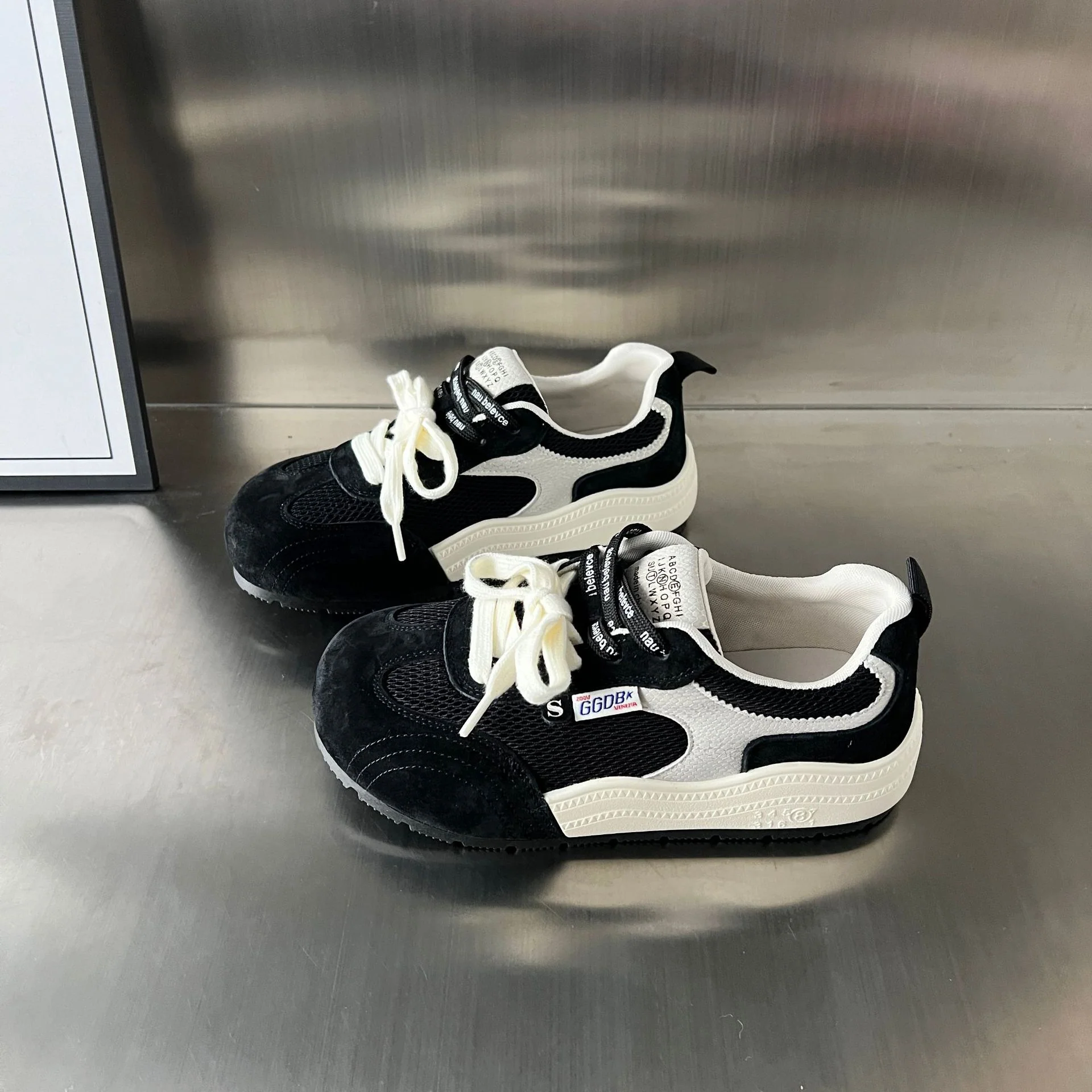 Damen Sportliche Sneakers mit atmungsaktiver Mesh-Oberfläche und eleganter Wildleder-Applikation Heidi Mode - Image 8