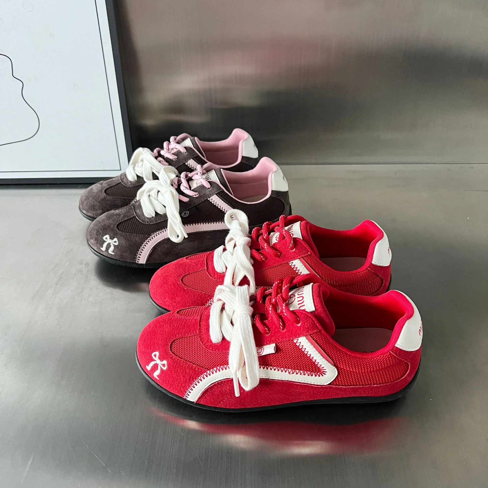 Damen Sportliche Sneakers mit atmungsaktiver Mesh-Oberfläche und eleganter Wildlederverzierung Heidi Mode - Image 3