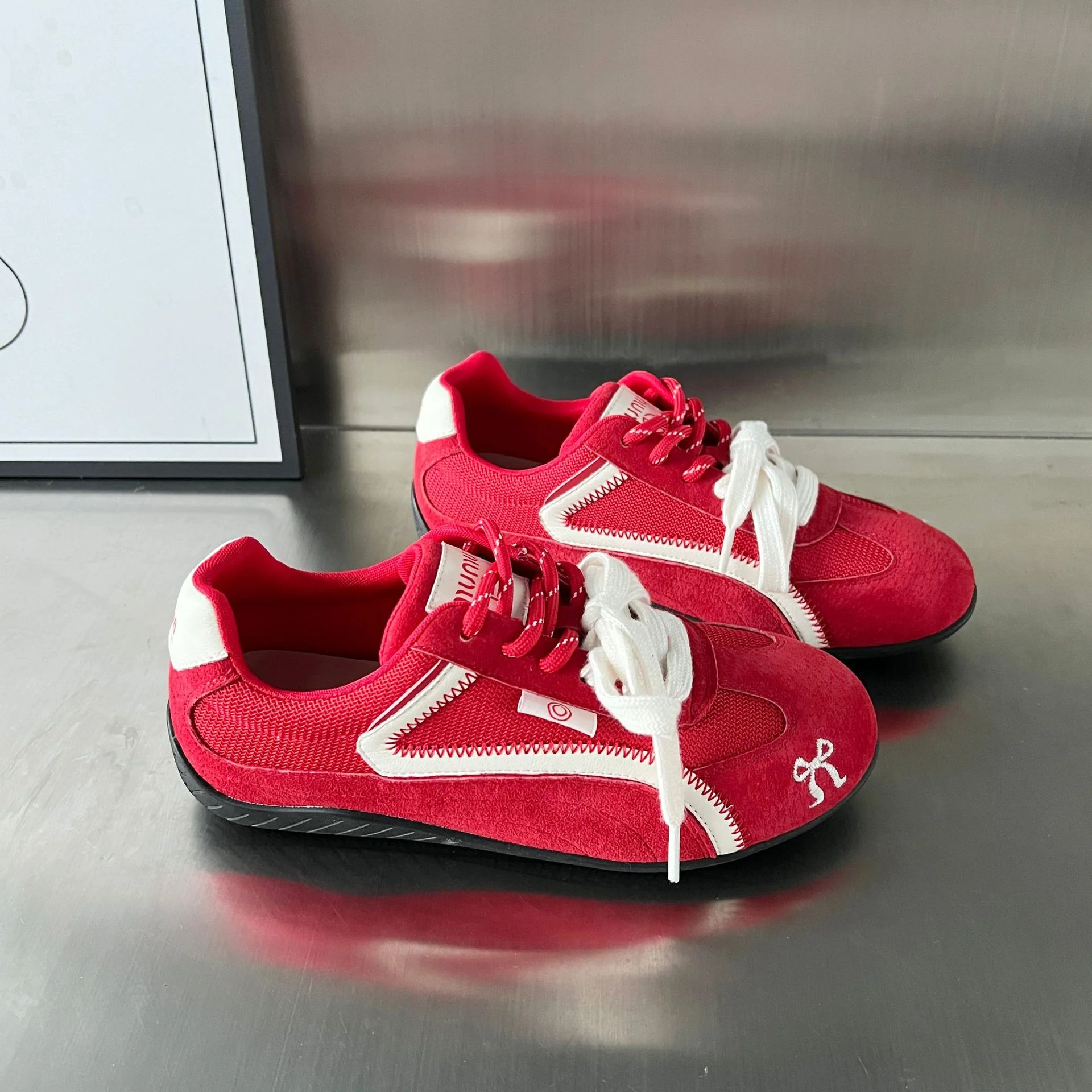 Damen Sportliche Sneakers mit atmungsaktiver Mesh-Oberfläche und eleganter Wildlederverzierung Heidi Mode - Image 5