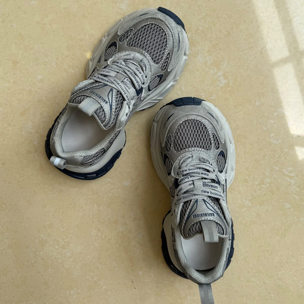 Damen Sportliche Sneakers mit atmungsaktiver Mesh-Oberfläche und komfortablem Dämpfungssystem Heidi Mode